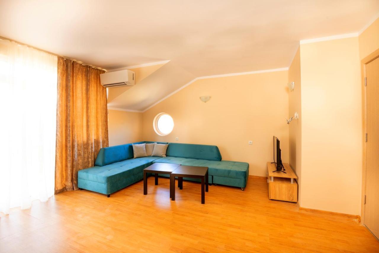 House With Garden Hotel Pomorie Ngoại thất bức ảnh