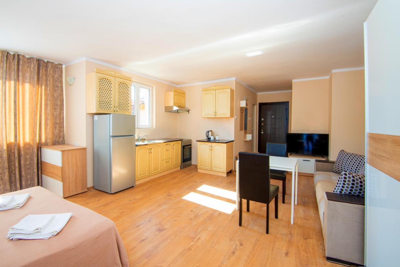 House With Garden Hotel Pomorie Ngoại thất bức ảnh